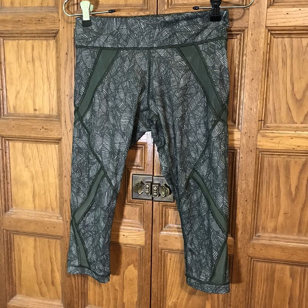 Lululemon Breezy Crop Capris Mesh Detail Green Leaf Print Leggings sz 4 Luxtreme